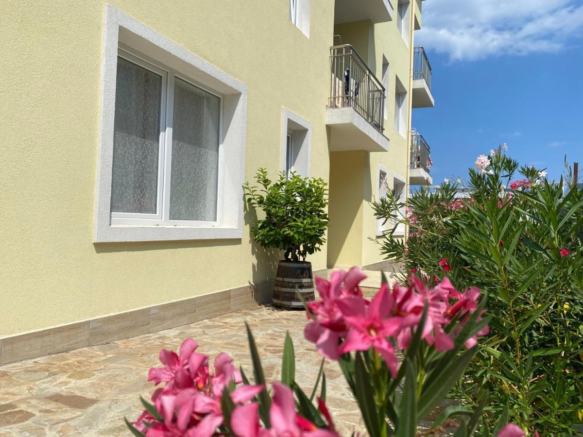 Byala Friendy Sea Apartaments Eksteriør billede